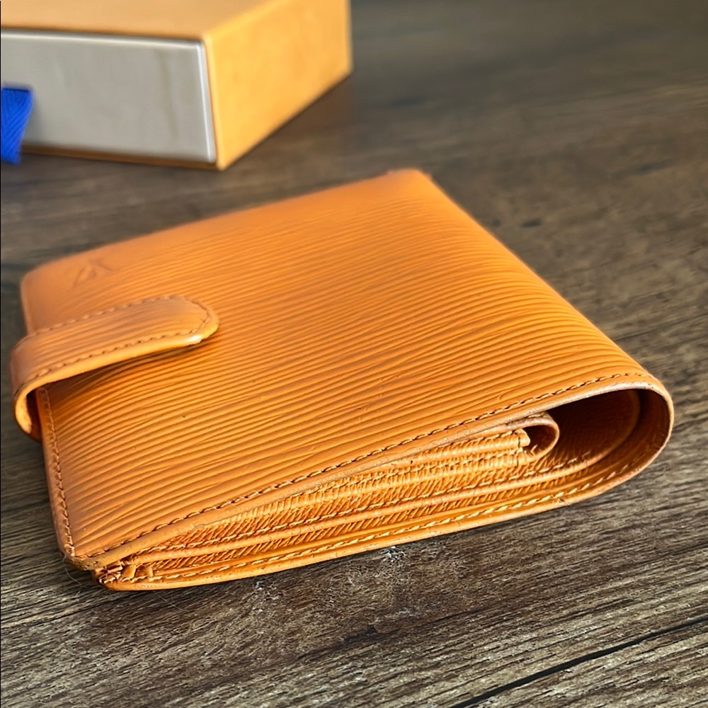 Louis Vuitton Orange Epi Bifold Wallet - Picture 4 of 15